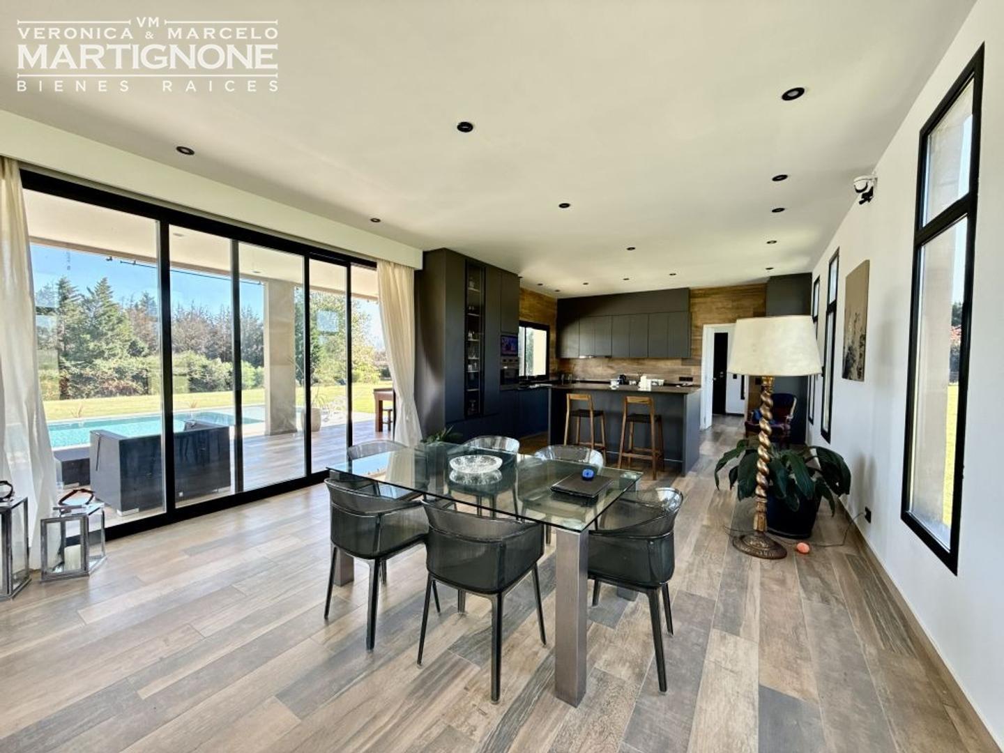 Casa 5 ambientes con 4 baños