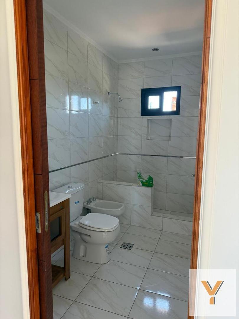 Casa en venta - 2 Dormitorios 1 Baño - 450Mts2 - La Plata