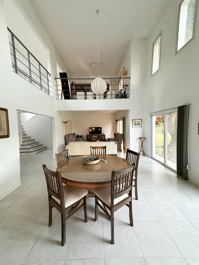 Venta casa 4 ambientes en Fincas de San Vicente Chacras