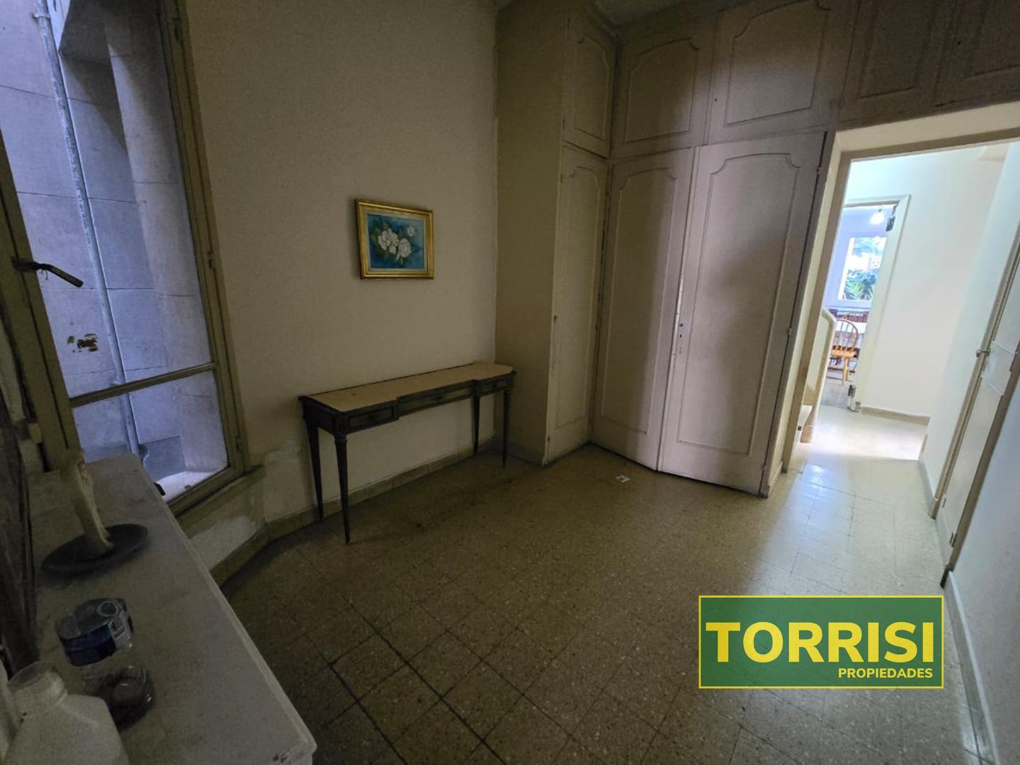 Casa 7 ambientes con 4 baños