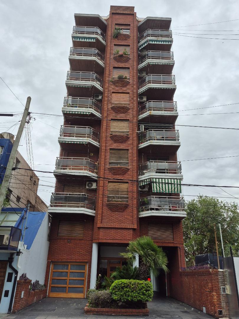 PISO DE 3 AMB.CON GARAGE EN MORON CENTRO