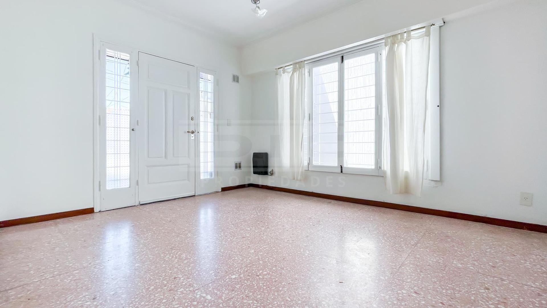 Riobamba  al 900 entre Formosa y Neuquen