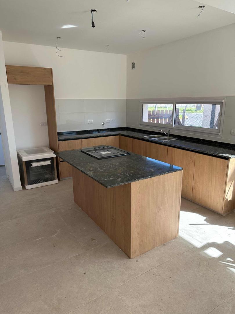 Casa en Venta con 4 cocheras