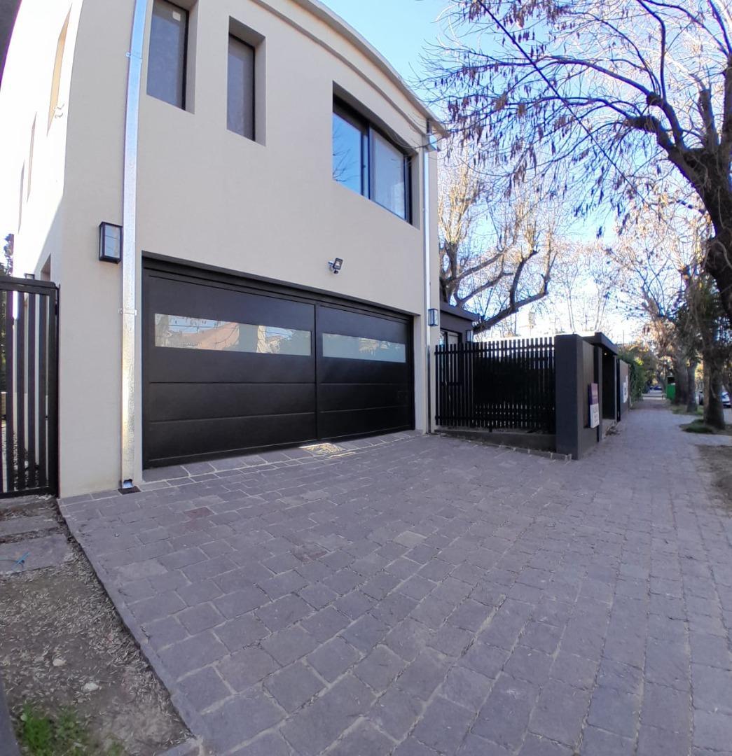 Alquiler 7 Ambientes 5 dormitorios,Martinez Jardin,Piscina