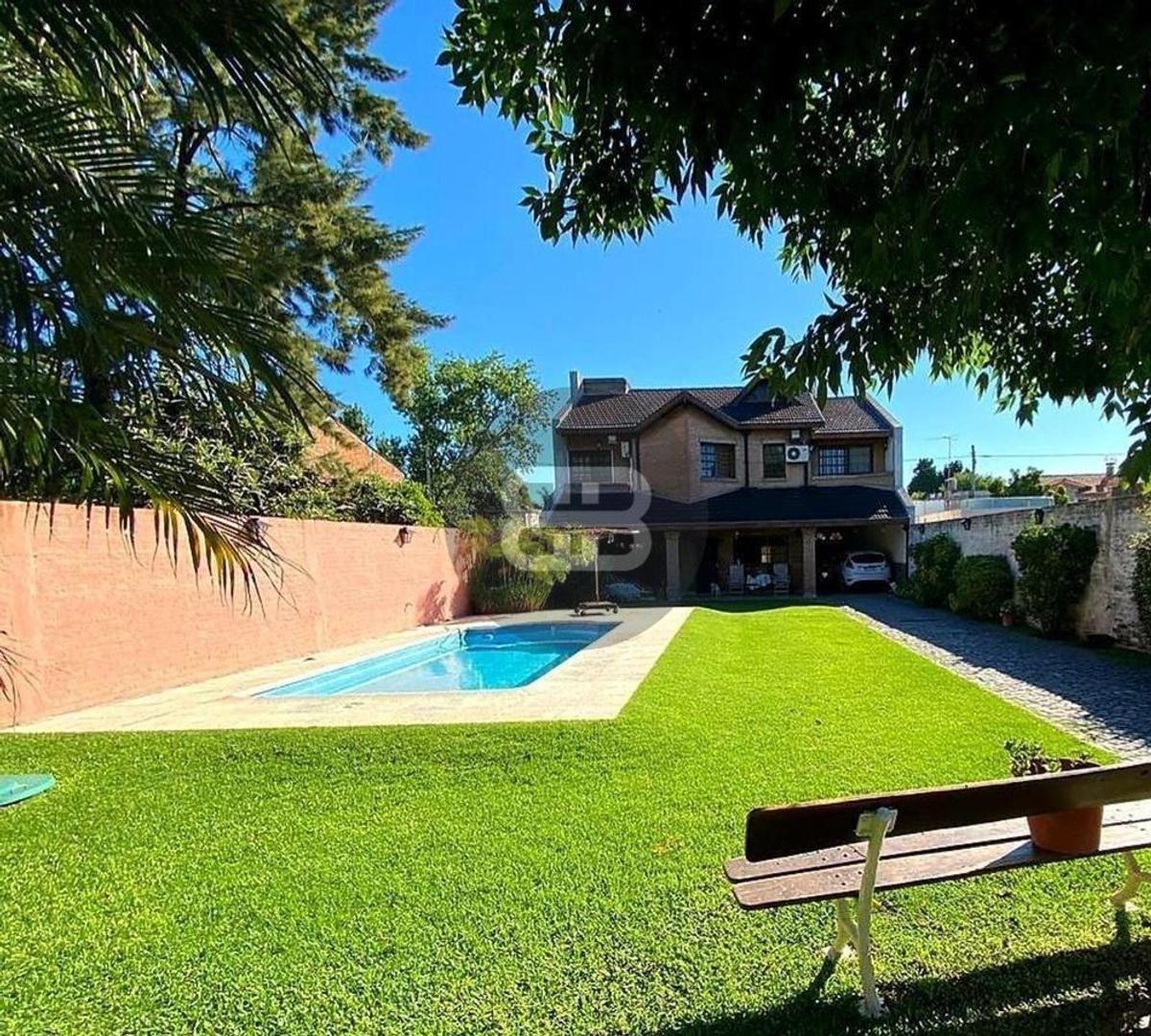 Casa en Alquiler con 6 cocheras