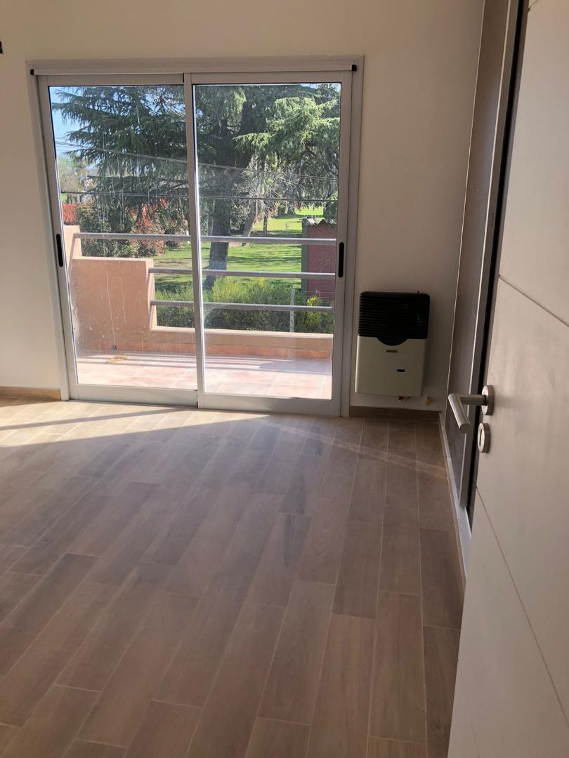 Casa 3 ambientes con 2 baños