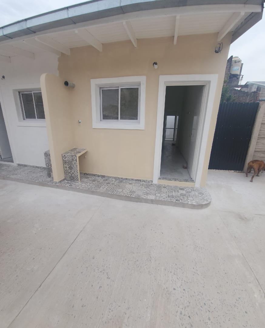 Depto Tipo Casa en Alquiler con 1 cocheras