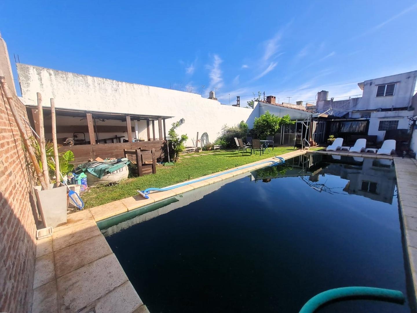 REBAJADA, 4 AMB, GARAJE 2 AUTOS, PARQUE, QUINCHO Y PILETA