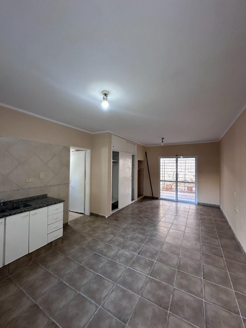 Artigas 145 , Piso pb