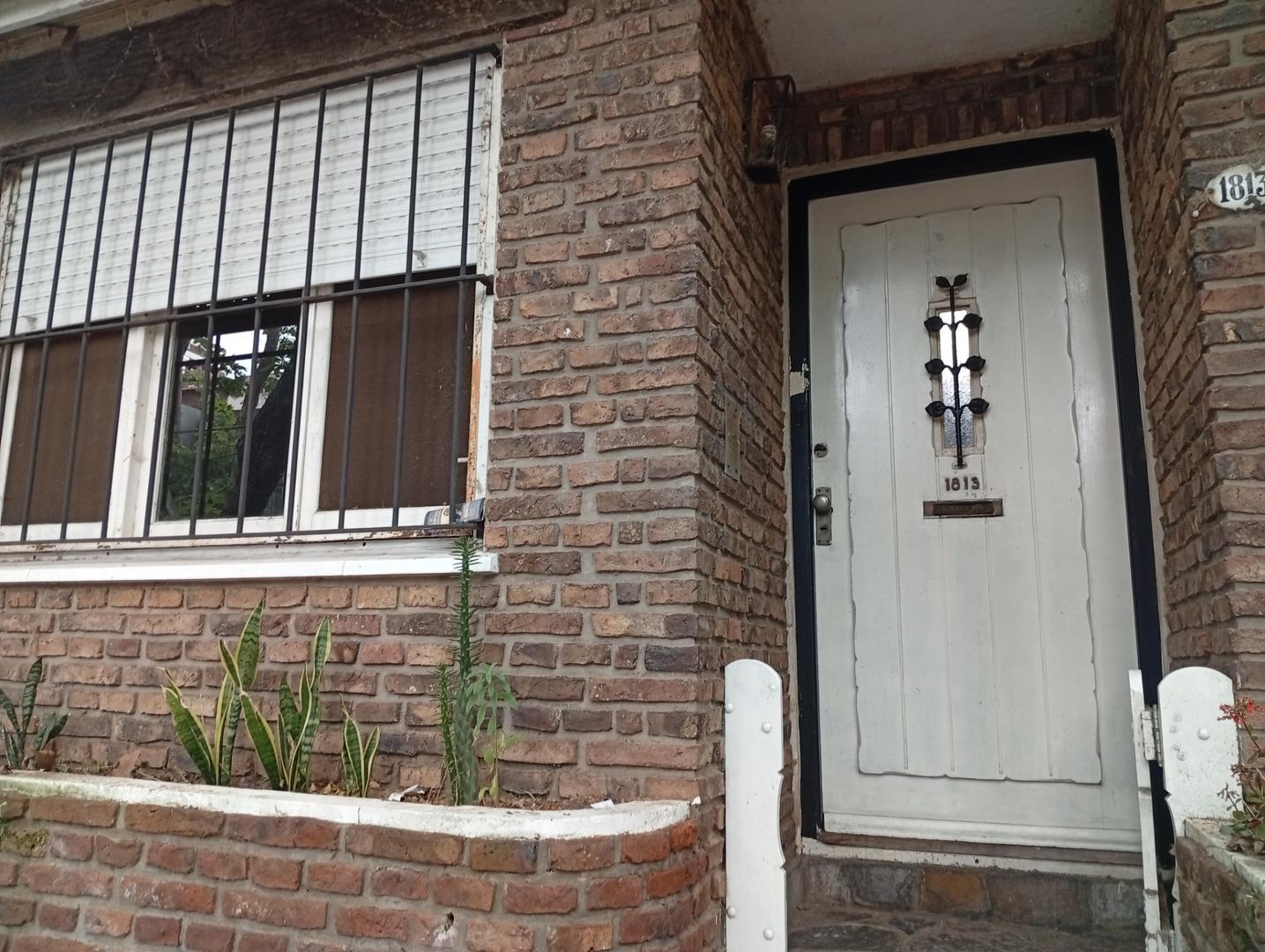 PH frente, 2 plantas, 3 ambientes, entrada indepen