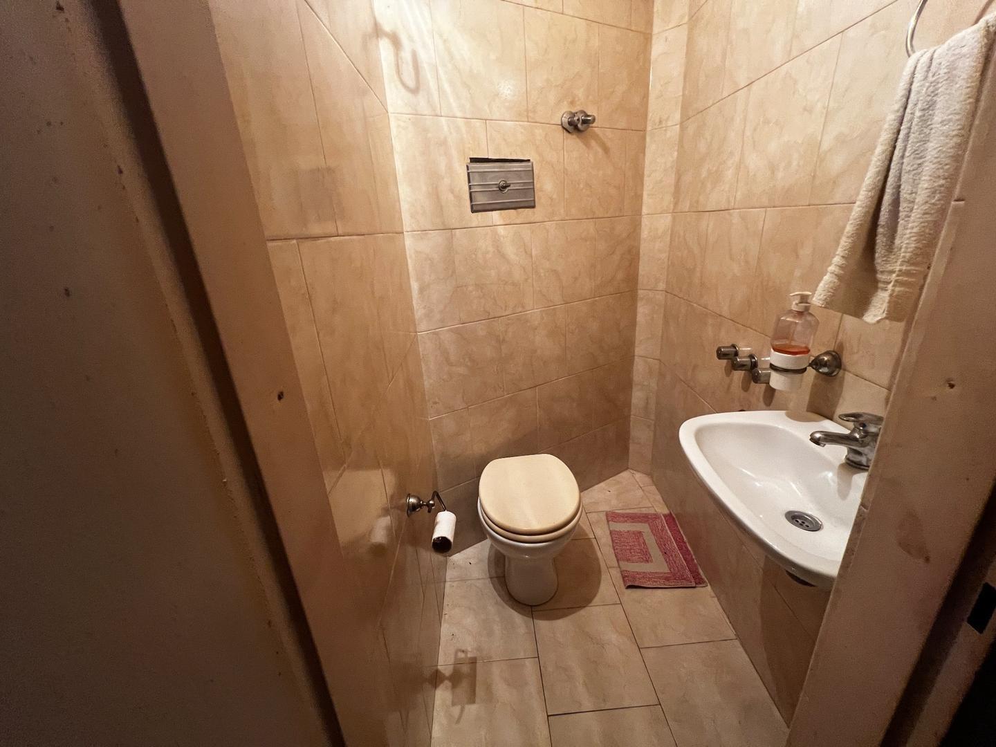 Casa 5 ambientes con 2 baños