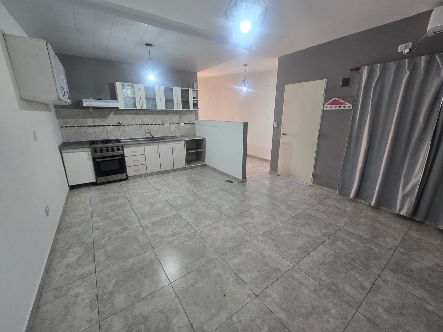 Departamento tres ambientes con balcón