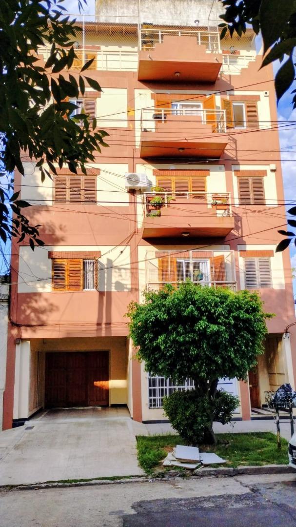 Alquiler departamento 2 ambientes con cochera en Wilde
