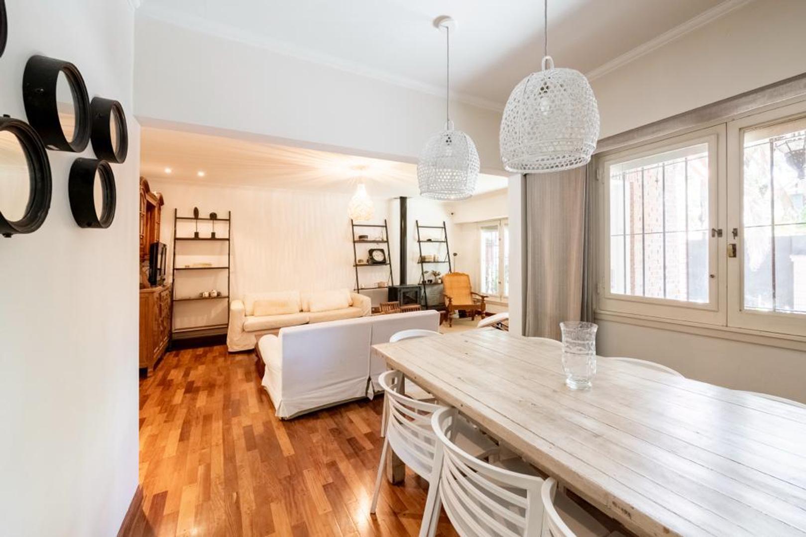 Casa 4 ambientes con 2 baños