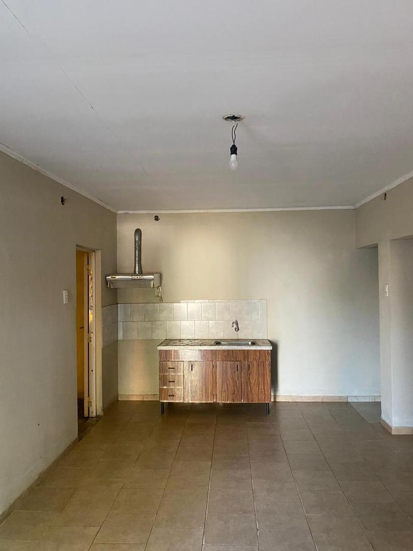 Casa 4 ambientes con 1 baño