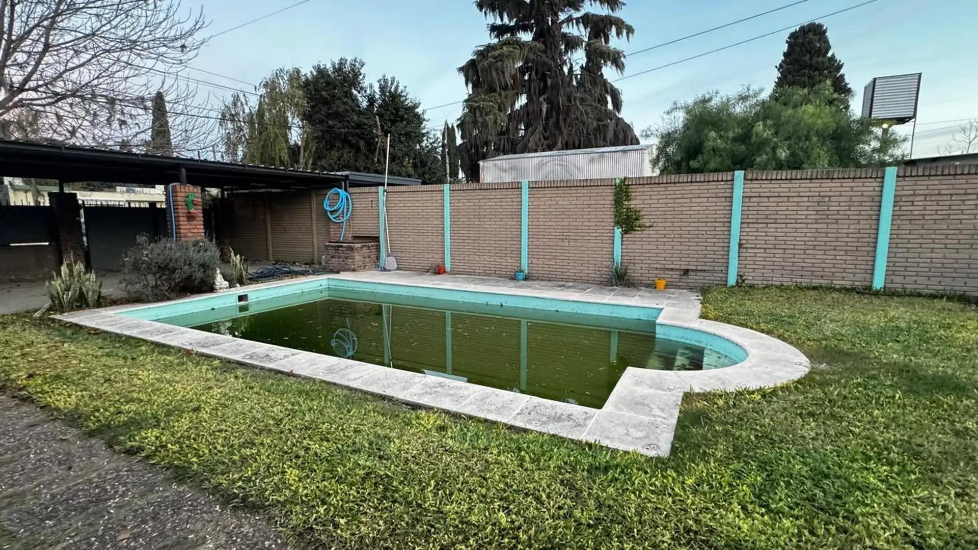 Casa en Venta con 2 cocheras