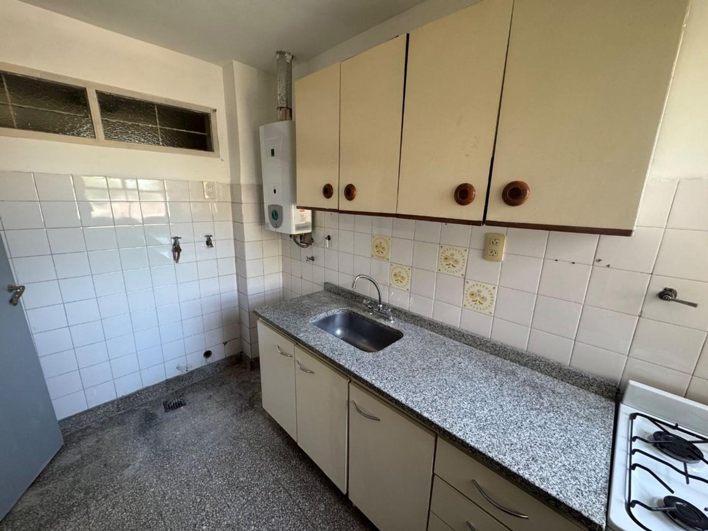 VENTA. DEPTO. DOS AMBIENTES. FLORES. CABA