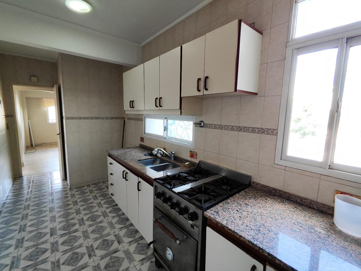 Departamento 4 ambientes con 2 baños