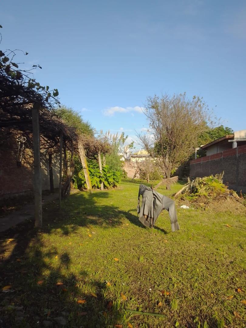 Amplio Terreno con Vivienda (a restaurar)