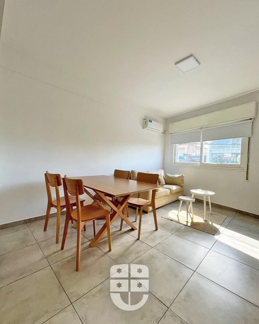 Del Valle Iberlucea 700