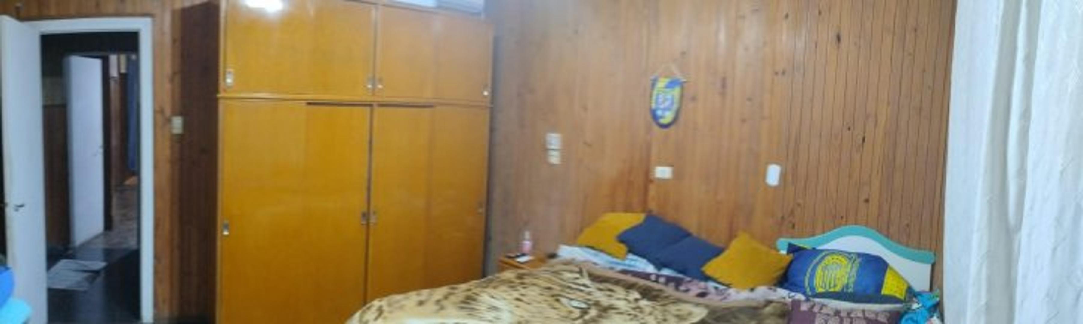 CASA AL FRENTE CON AMBIENTES AMPLIOS Y  GRAN PATIO, HUMBERTO PRIMO AL 1800