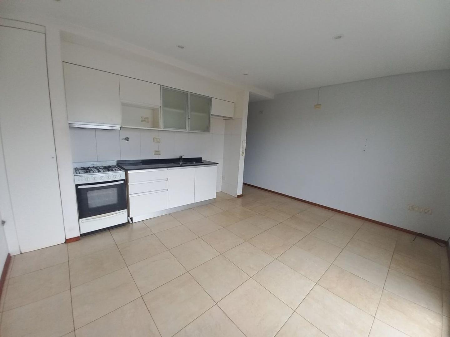 Departamento en Alquiler en Bernal Oeste, $ 550.000