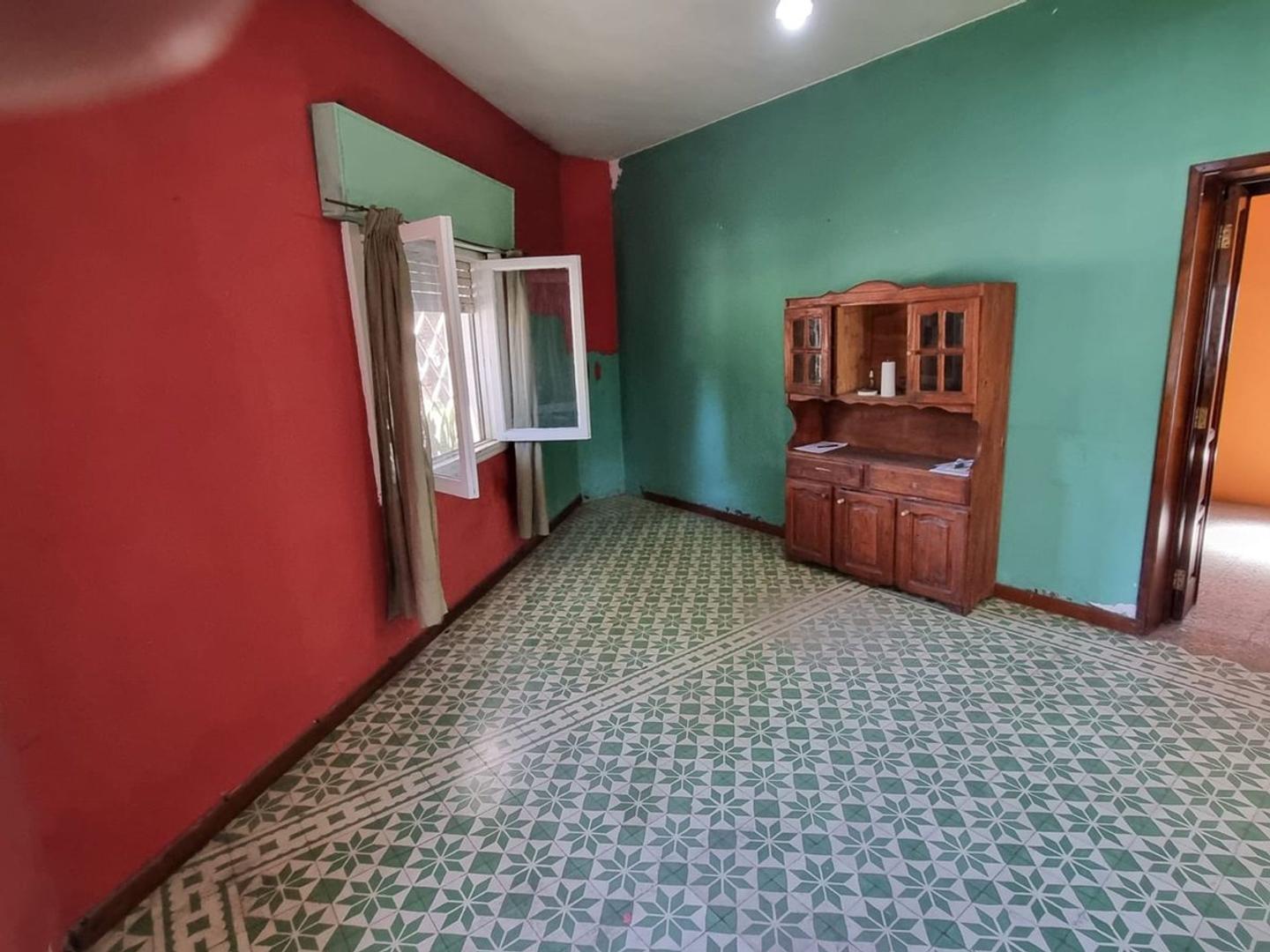 Venta casa en esquina Llavallol