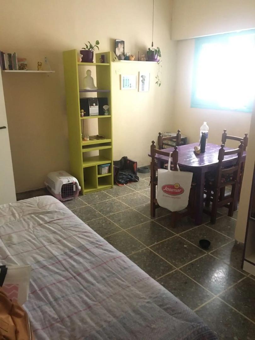 Departamento de 2 ambientes lateral en excelente ubicación 