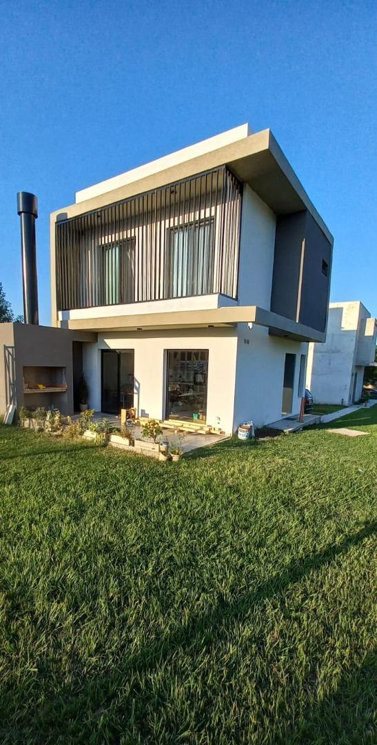 Casa 3 ambientes con 2 baños