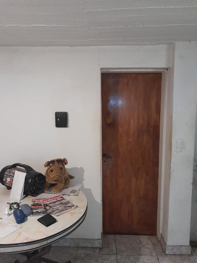 Castelar norte parque ayerza chalet sobre lote 786 m2