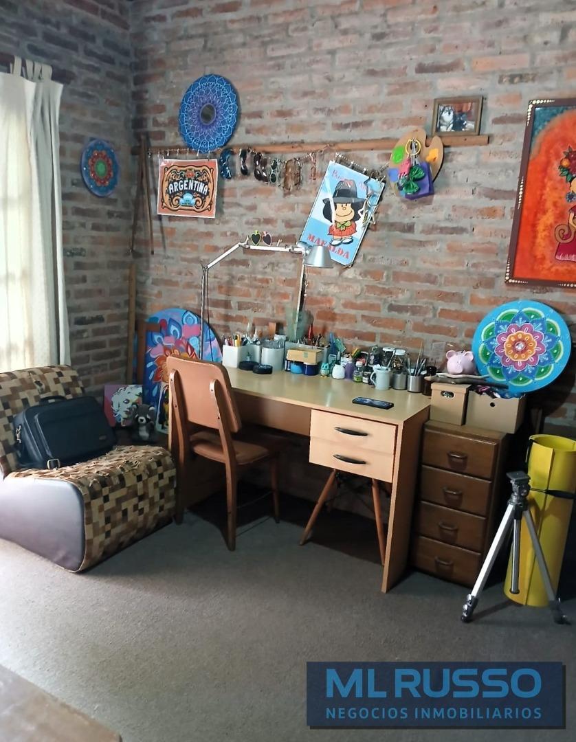 Casa en Venta con 3 cocheras