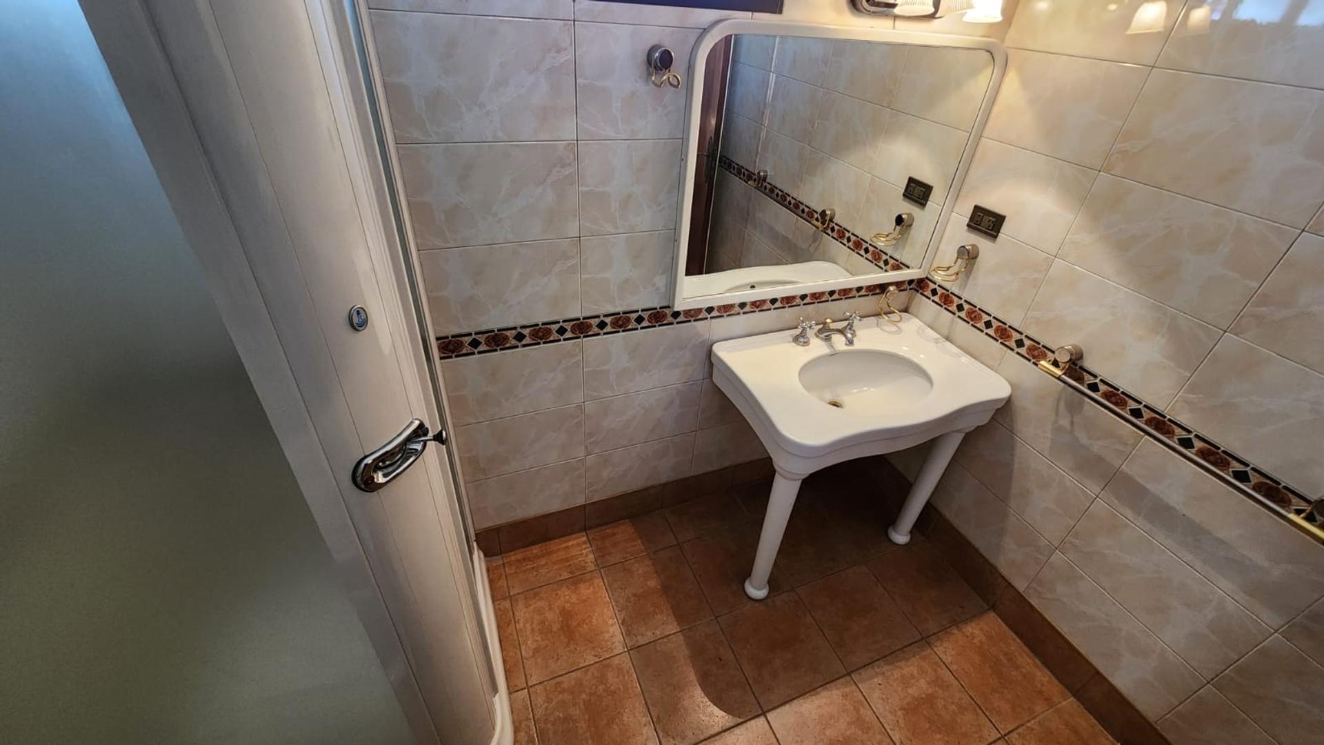 CASA EN CALLE LA PAMPA Y SERÚ DE BARRIO BOMBAL