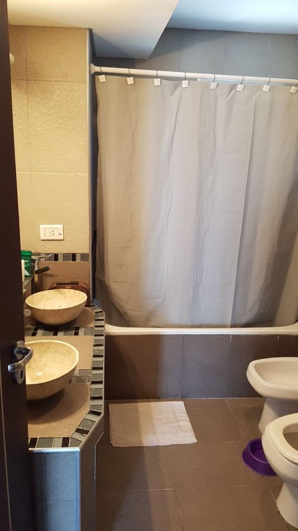 Casa en Alquiler con 1 cochera