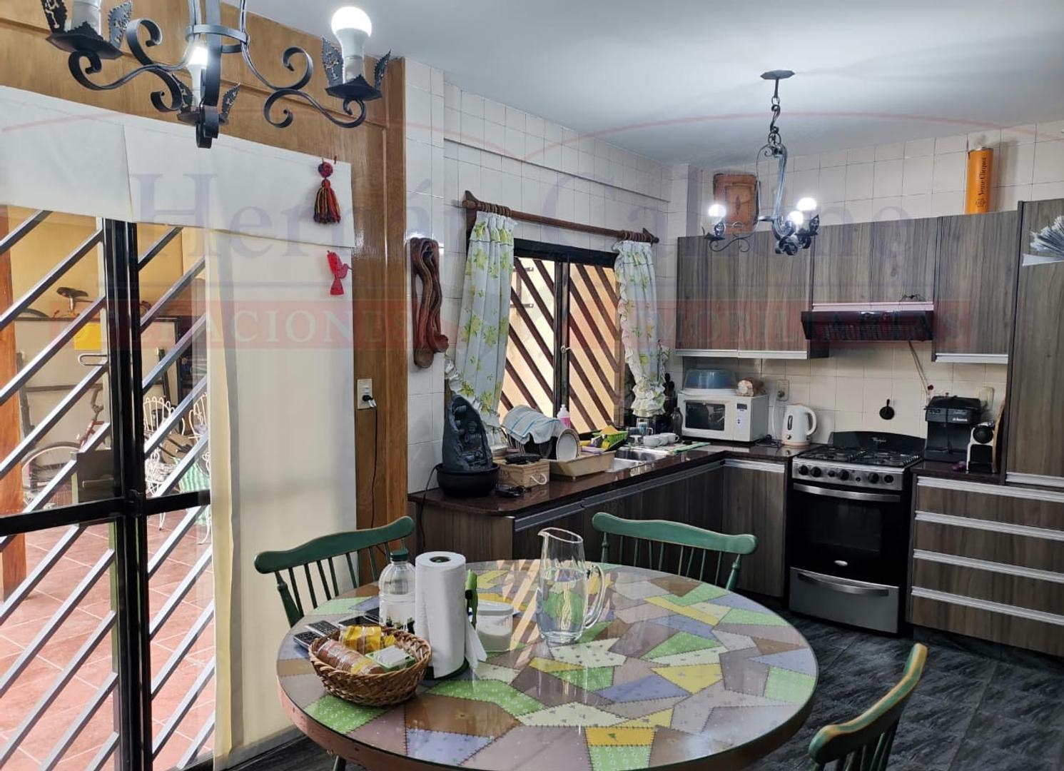 Casa 3 ambientes con 2 baños