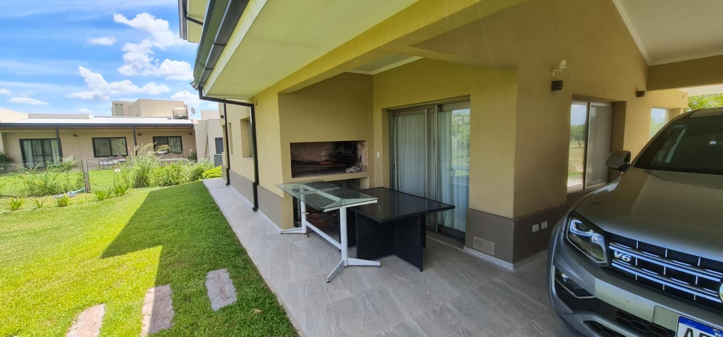 Casa en Venta con 4 cocheras