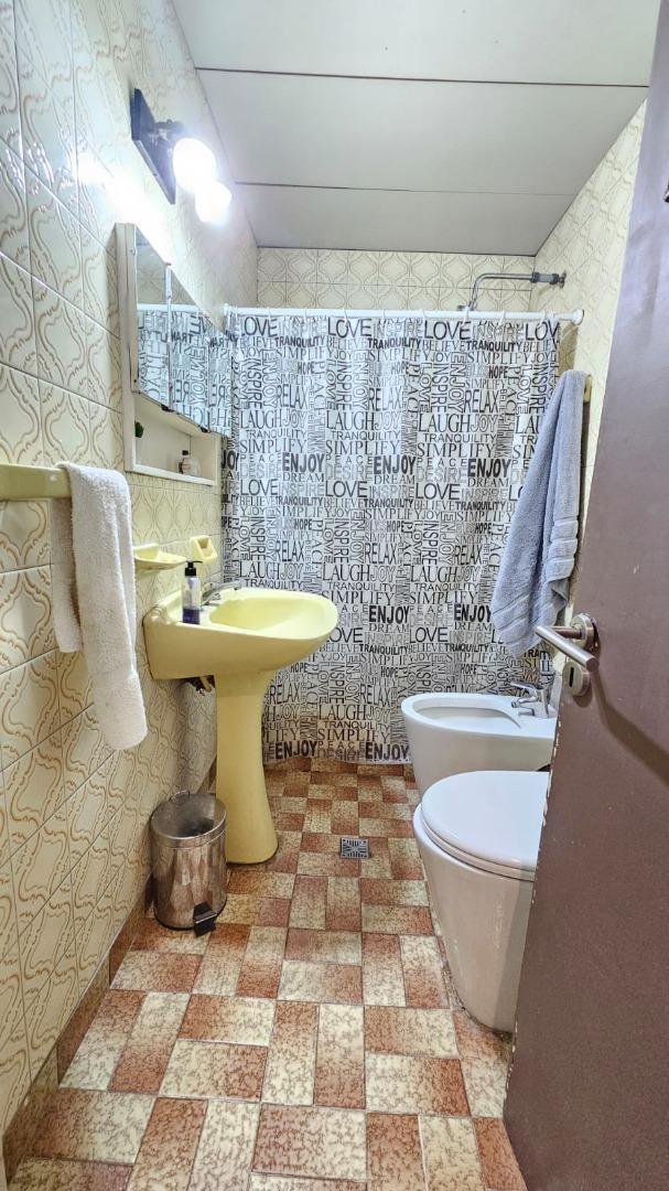 Casa 4 ambientes con 1 baño