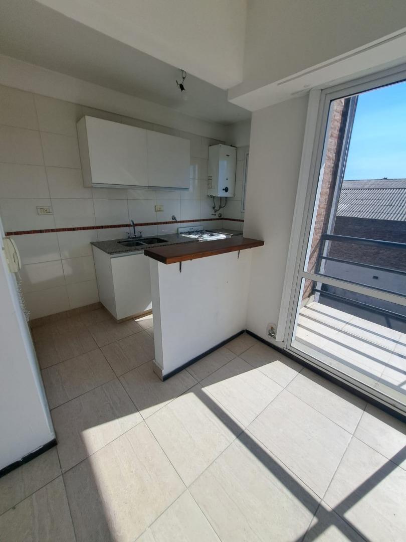 Depto Tipo Casa en Alquiler con 1 cocheras