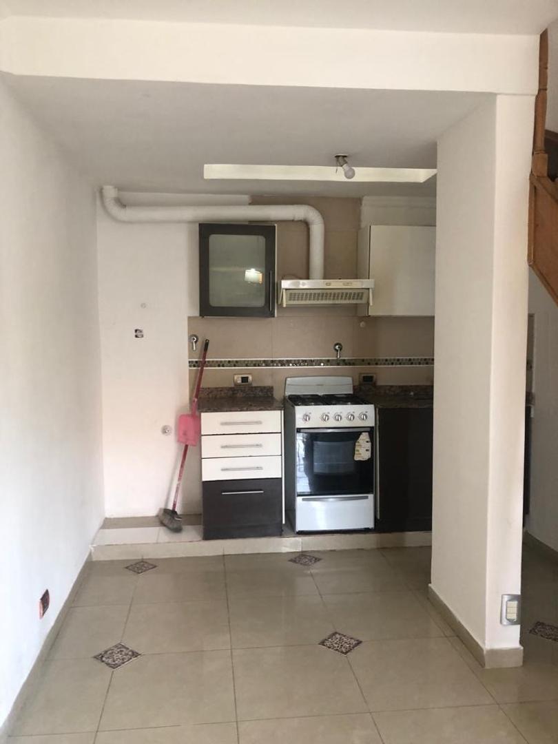 Casa 2 ambientes con 1 baño