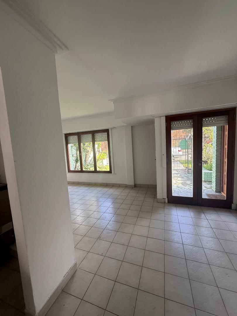 Casa en Alquiler en Parque Luro, $ 800.000