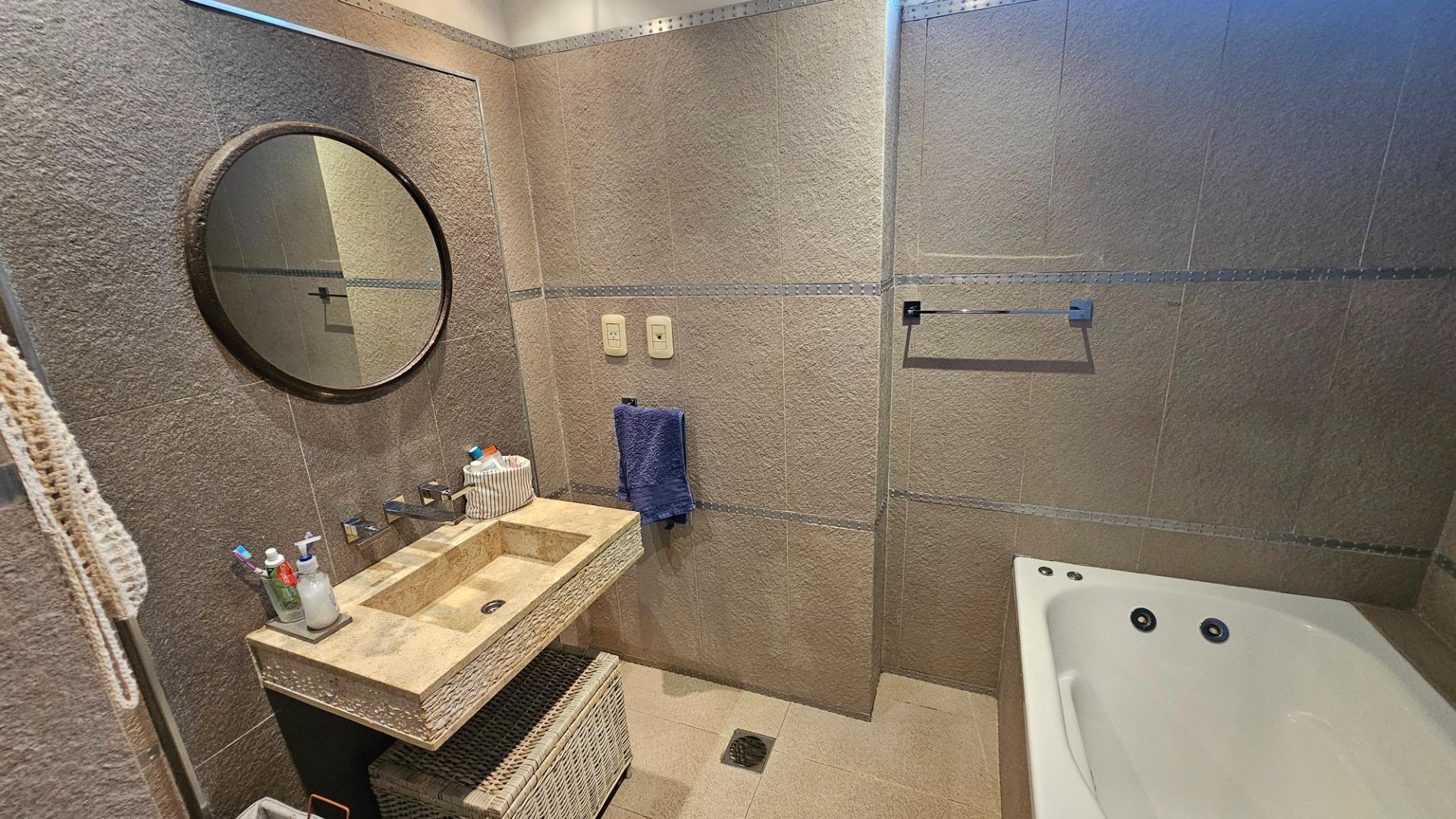 Colombo 960 , Piso 3