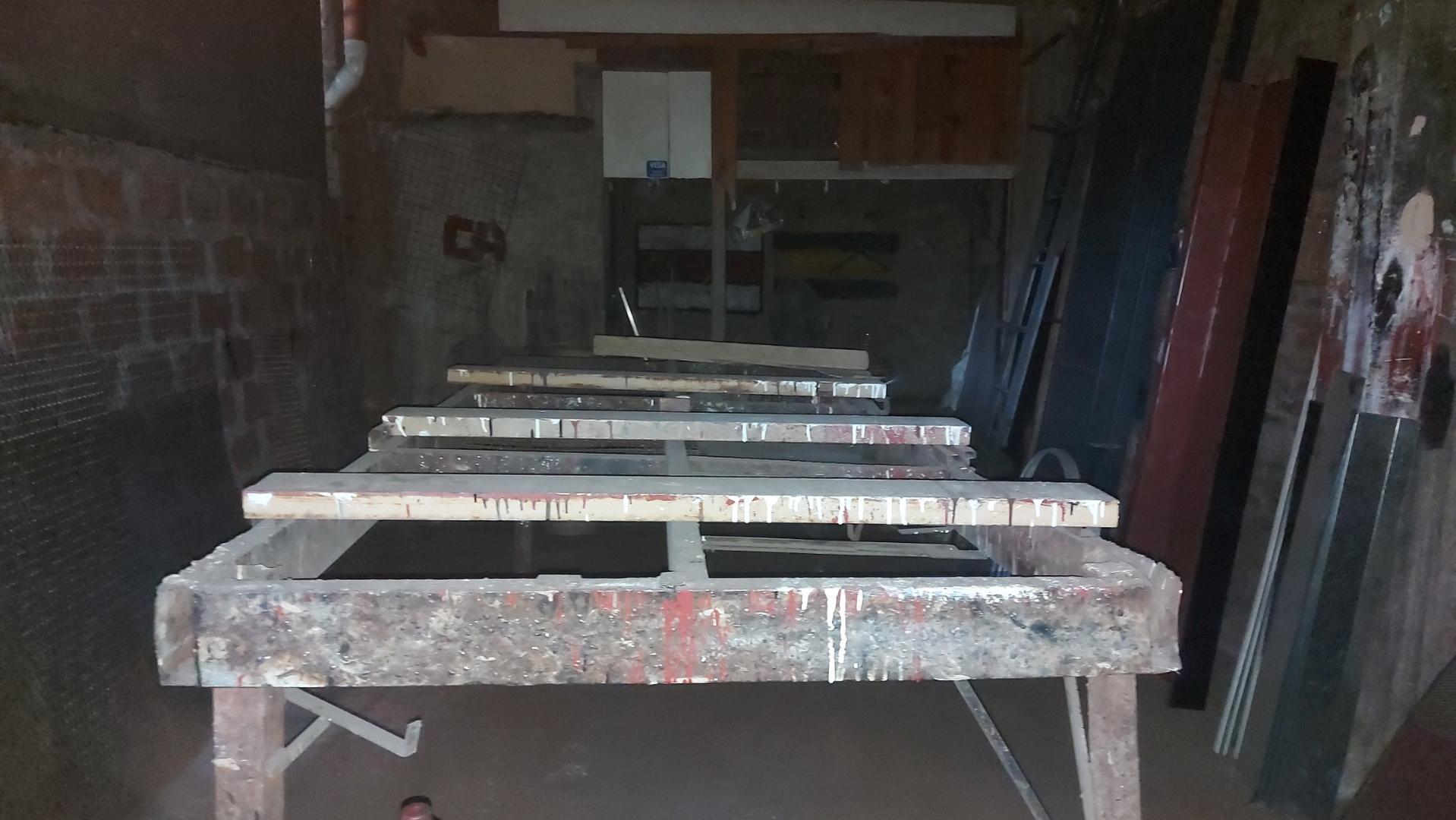 Galpón en esquina - Caseros