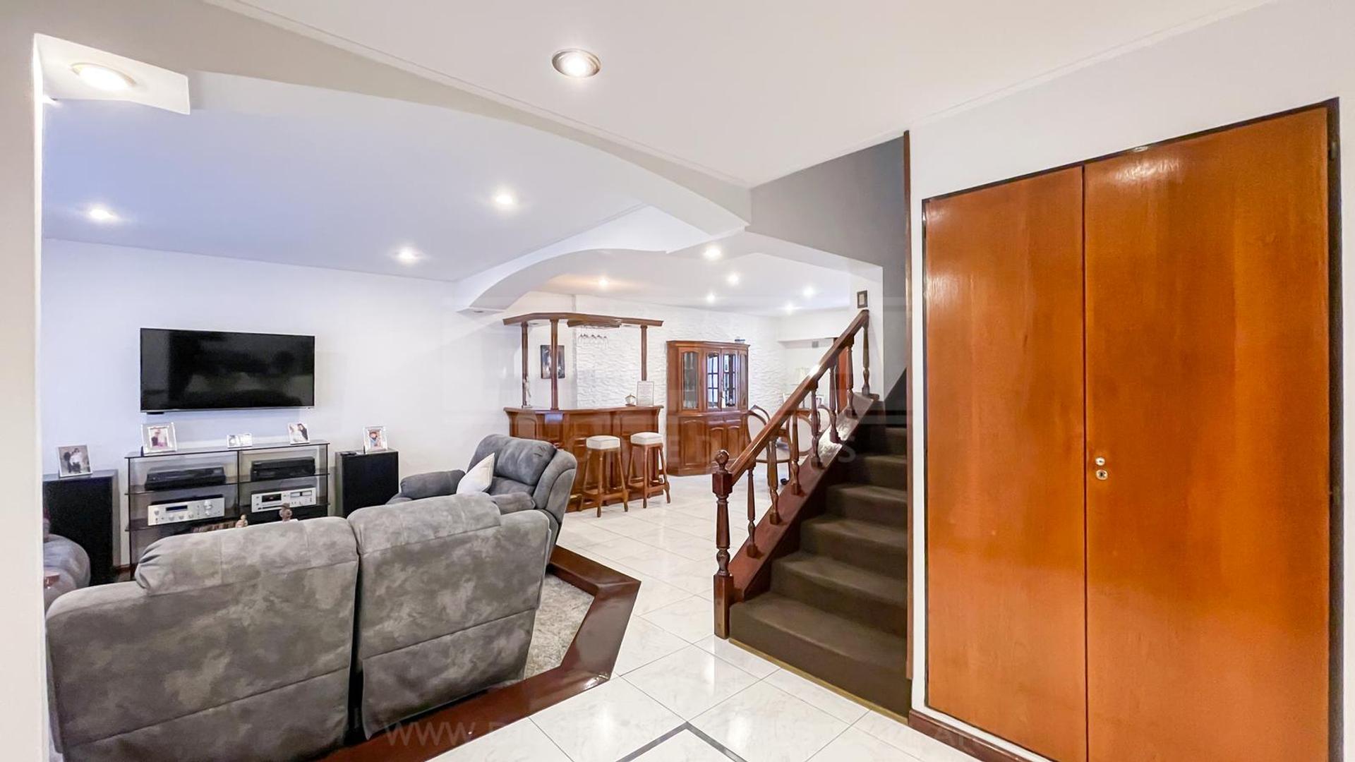 Casa en Venta en Munro, USD 450.000