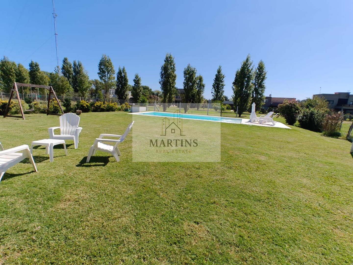 Casa en Venta con 3 cocheras