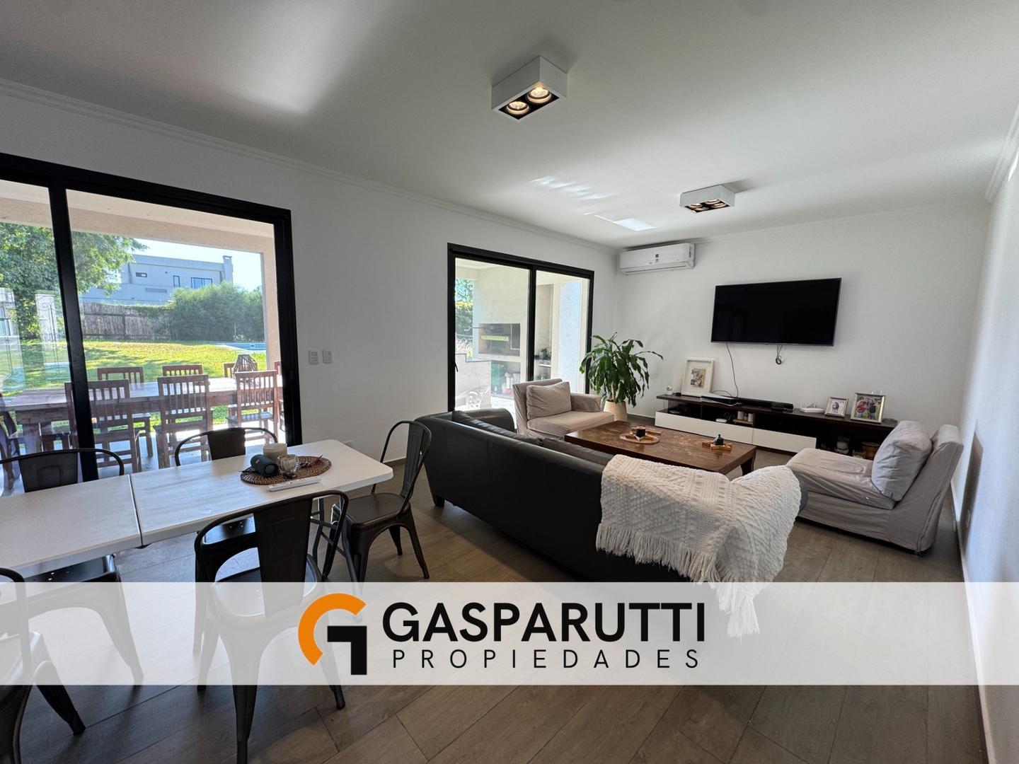 Casa 4 ambientes con 3 baños