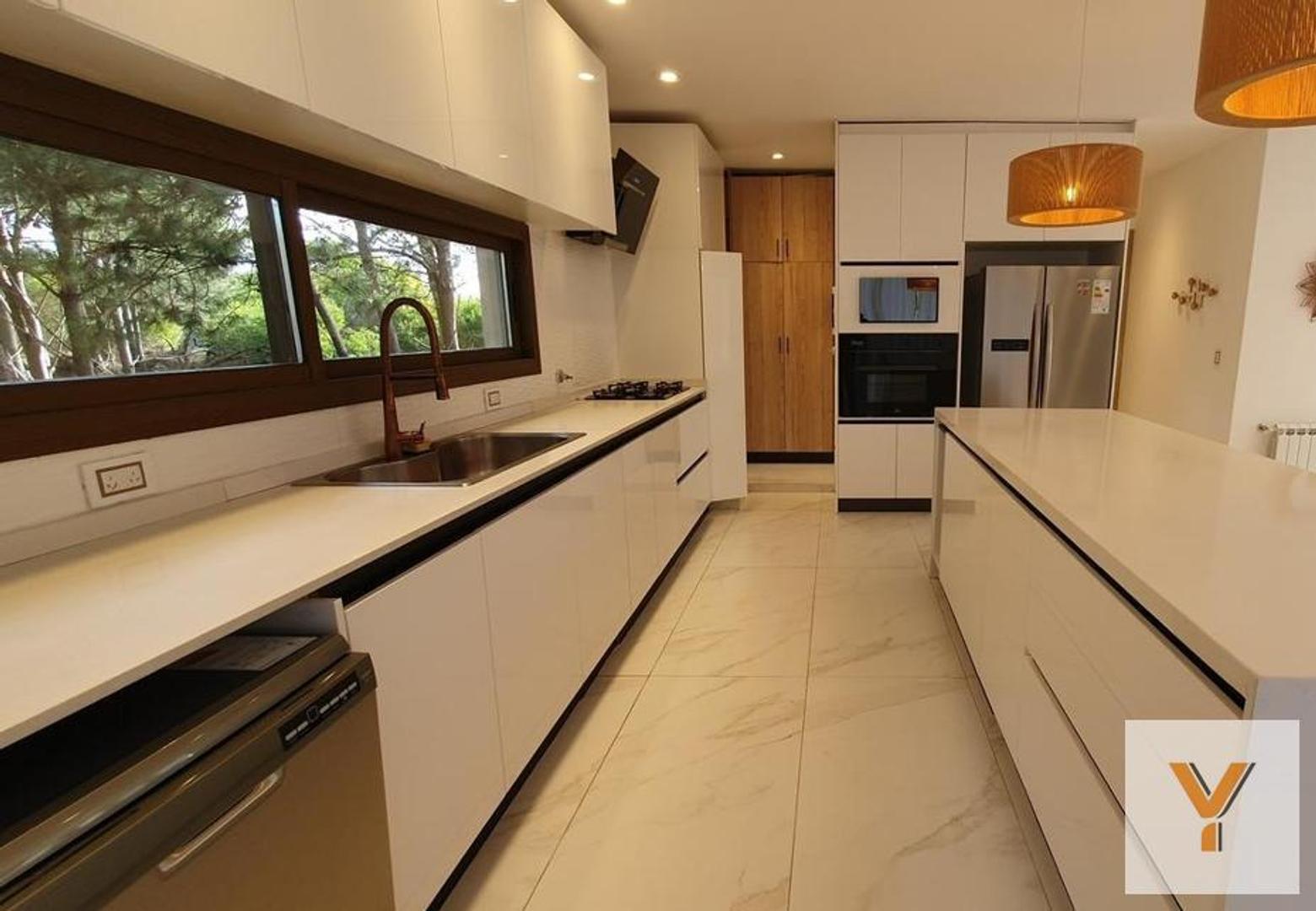 Casa en venta - 6 Dormitorios 8 Baños - Pinamar
