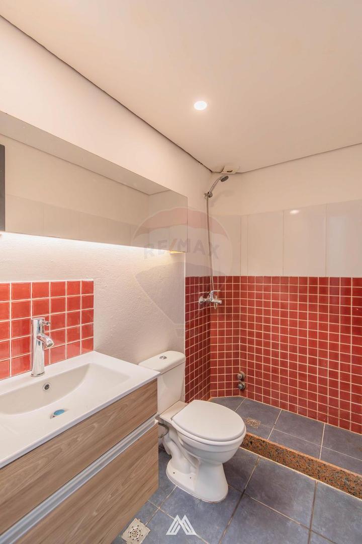 CASA DE ALTOS C/ LOCAL EN PB INDEPEND. RENTADO.