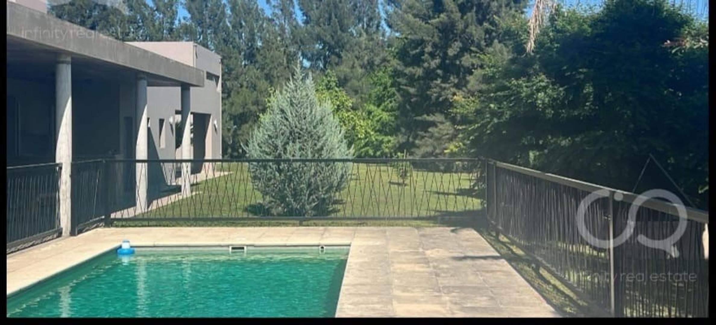 CASA 8 AMBIENTES EN FINCAS DE SAN VICENTE-SPORTING