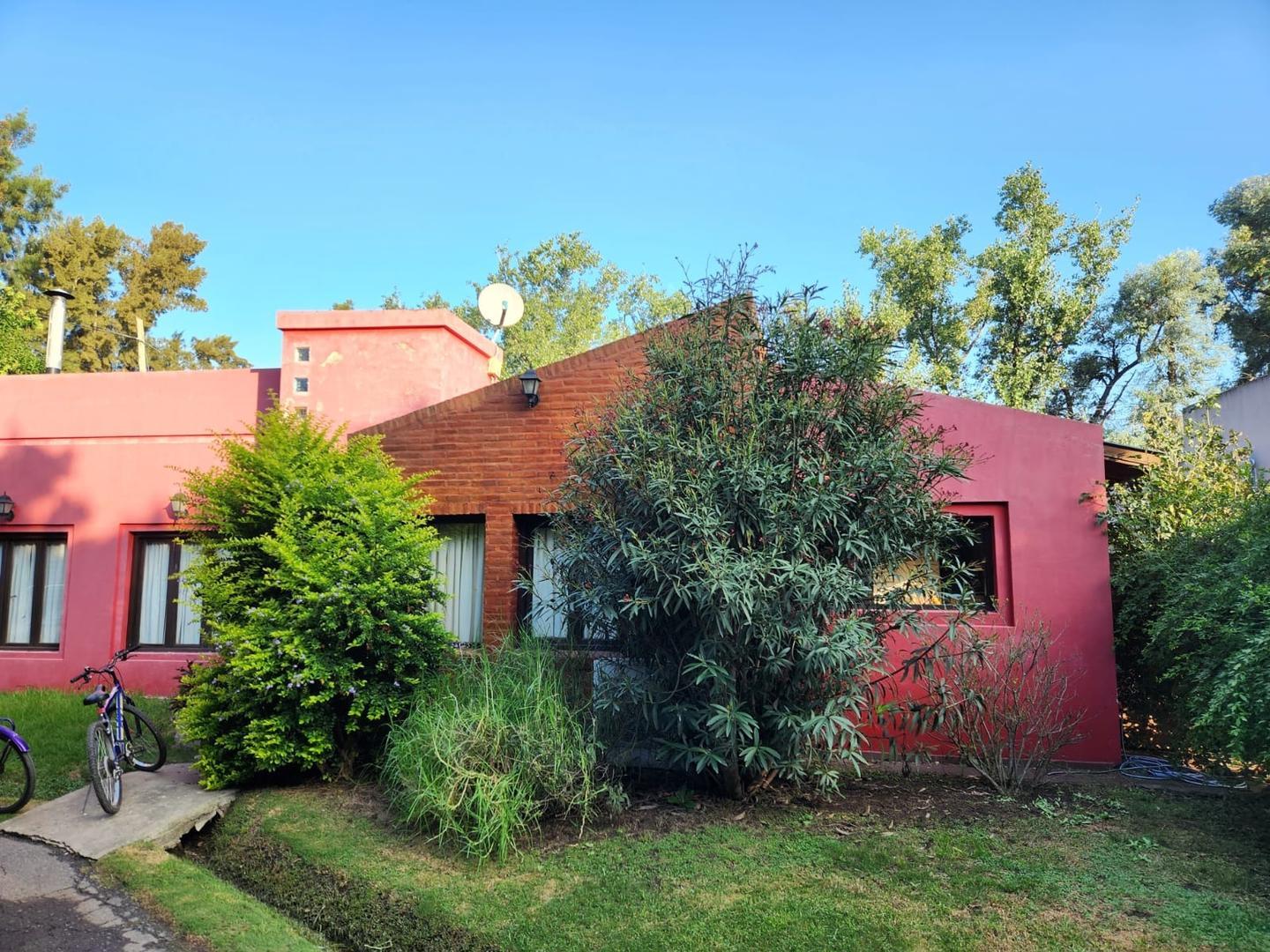 Casa en Venta con 2 cocheras