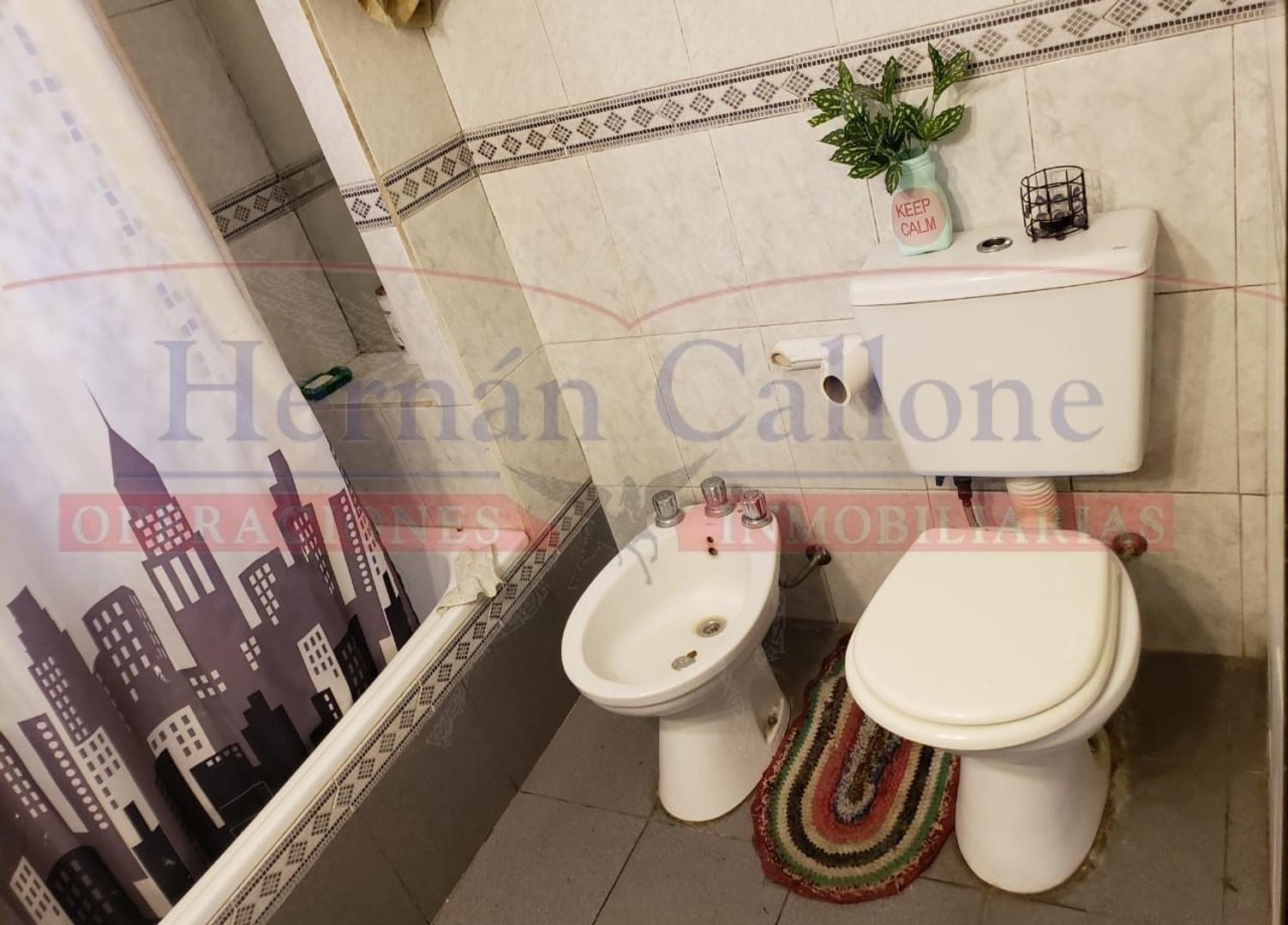 EXCELENTE CASA EN VENTA EN CASTELAR SUR