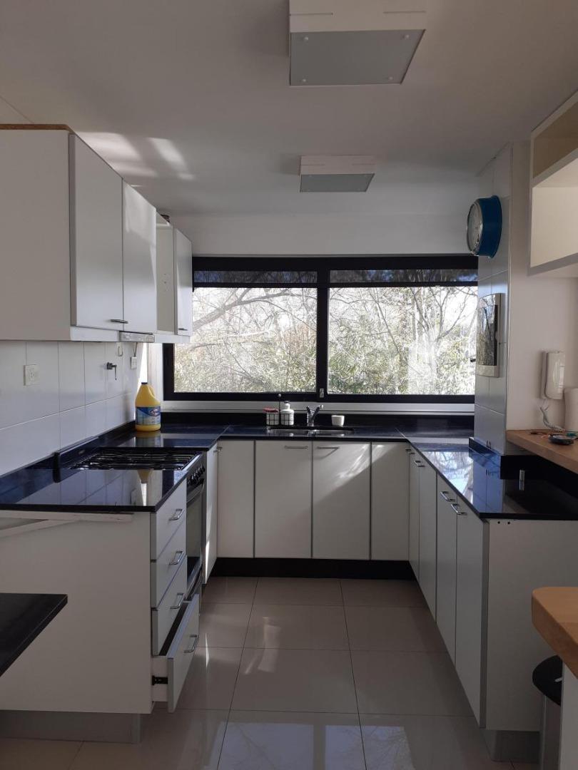 Departamento en Alquiler con 1 cocheras